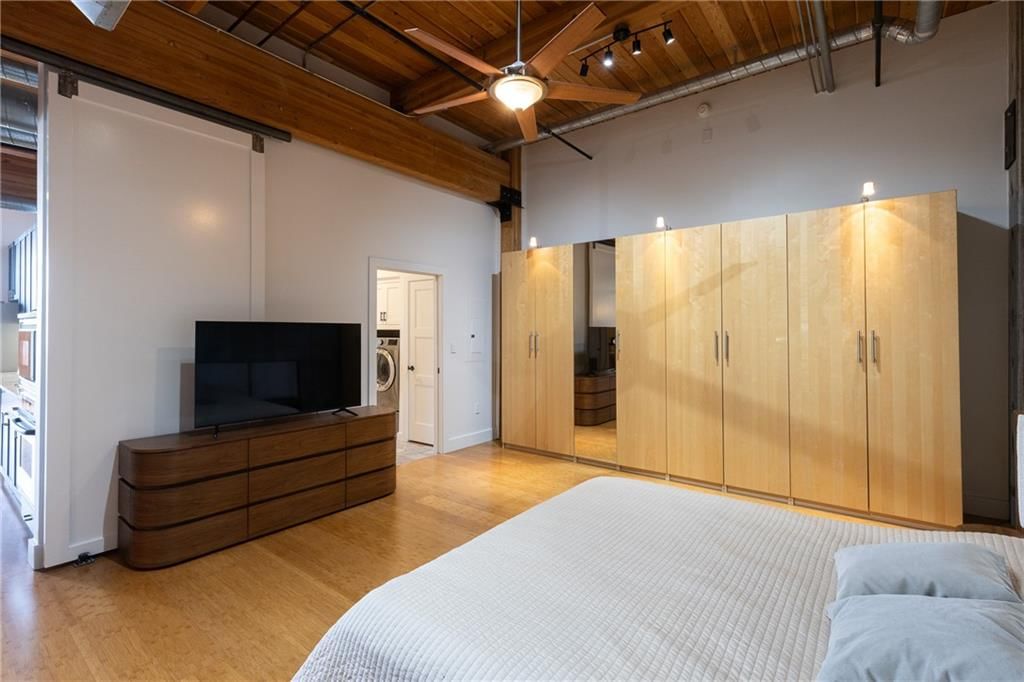 210 W 5TH Street — photo 18