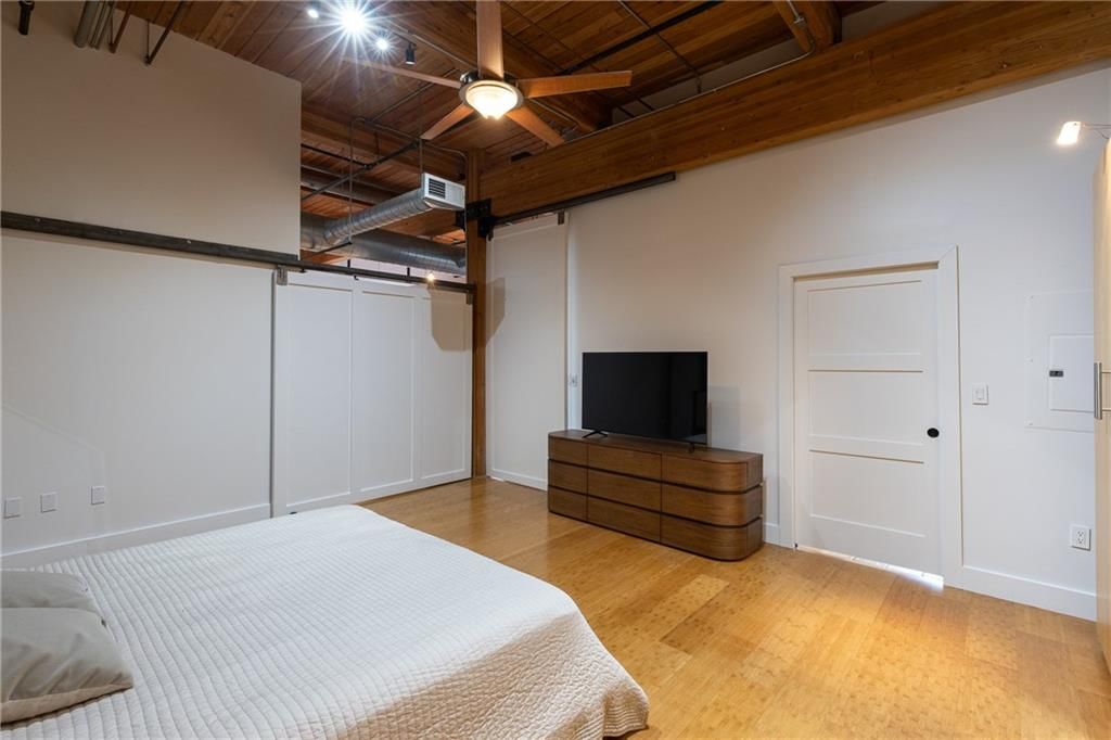 210 W 5TH Street — photo 20