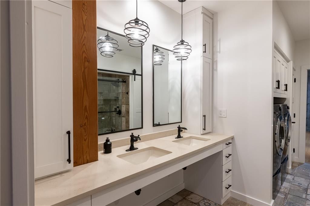 210 W 5TH Street — photo 23