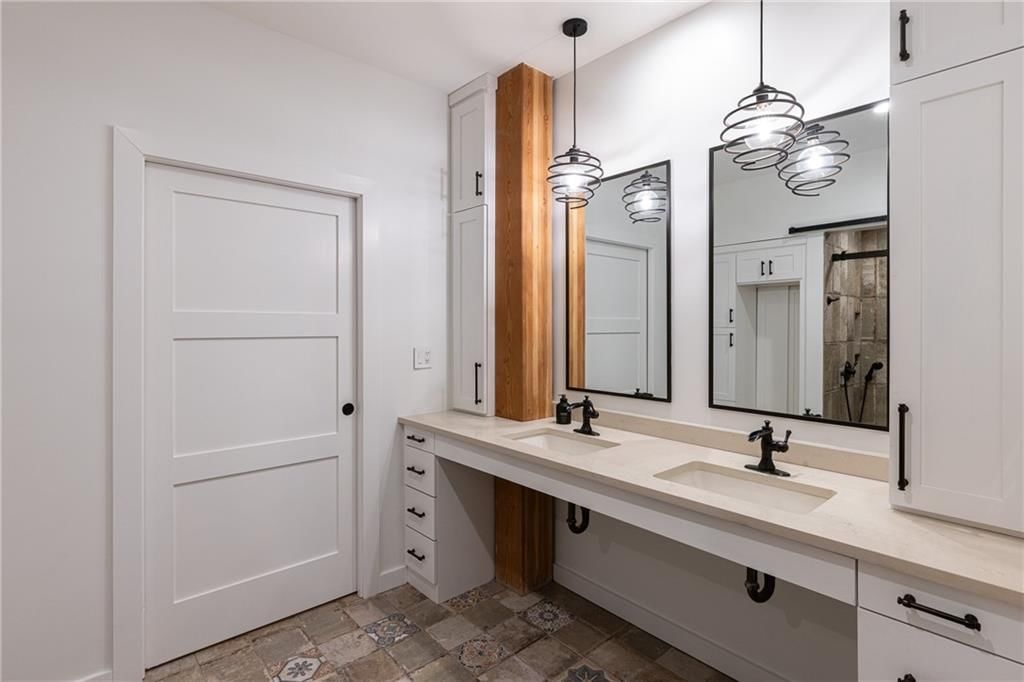 210 W 5TH Street — photo 26