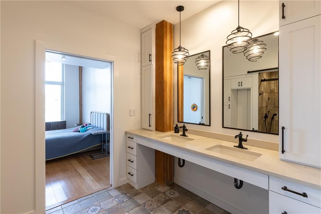 210 W 5TH Street — photo 27