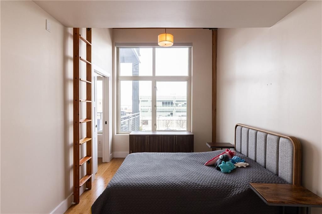 210 W 5TH Street — photo 30