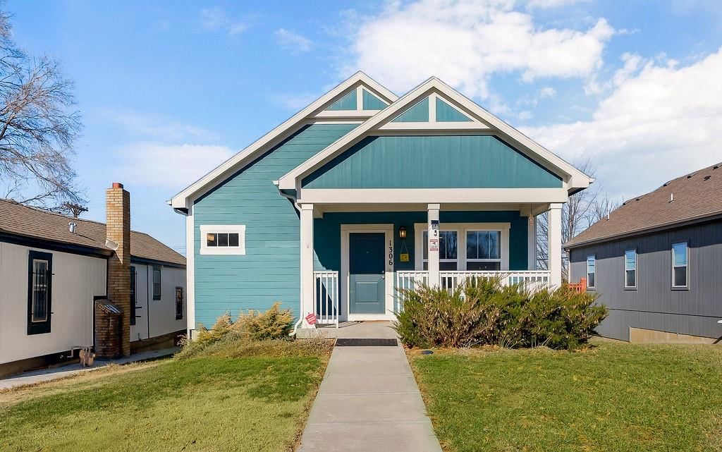 1306 Armstrong Avenue — photo 2