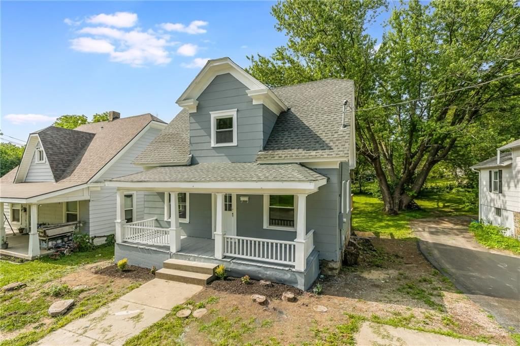 936 St Paul Avenue — photo 2
