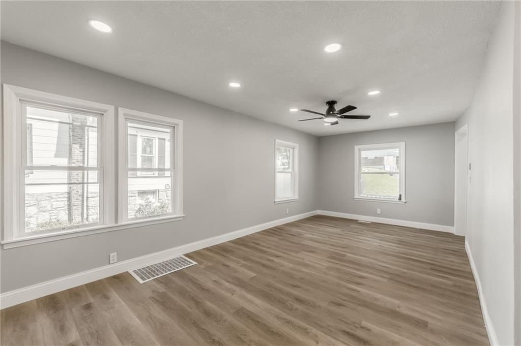 936 St Paul Avenue — photo 10