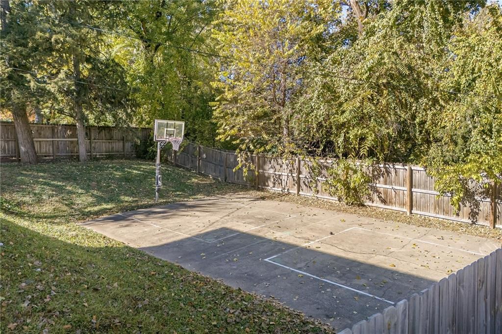 2111 Lovers Lane — photo 36