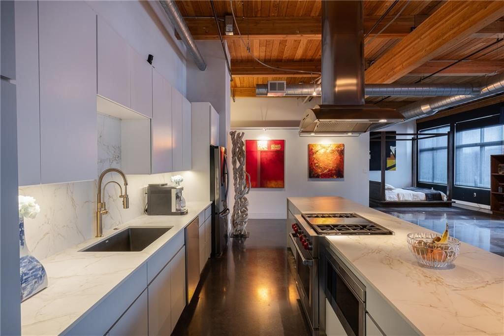 210 W 5th Street — photo 4