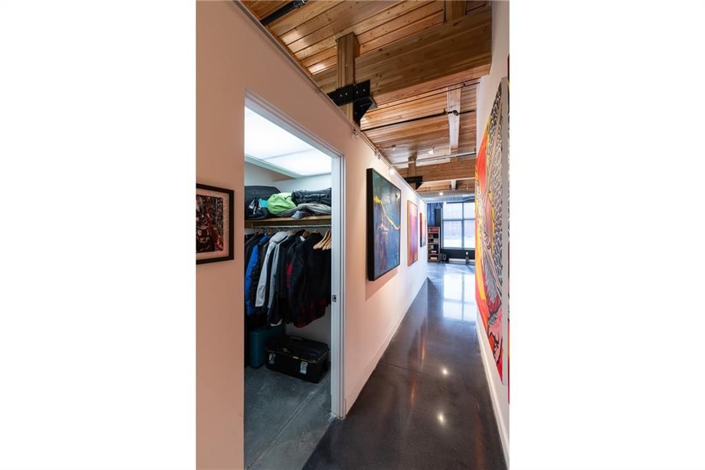 210 W 5th Street — photo 9
