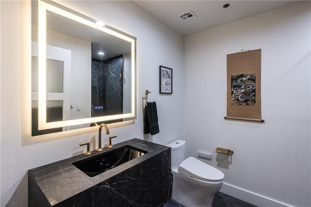 210 W 5th Street — photo 16