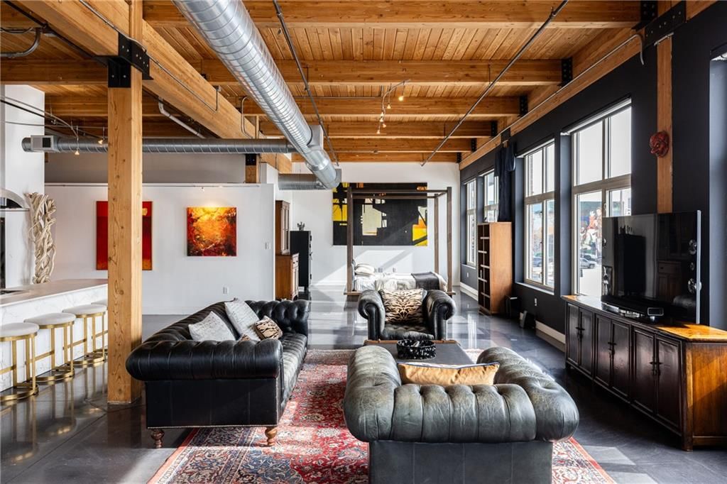 210 W 5th Street — photo 17