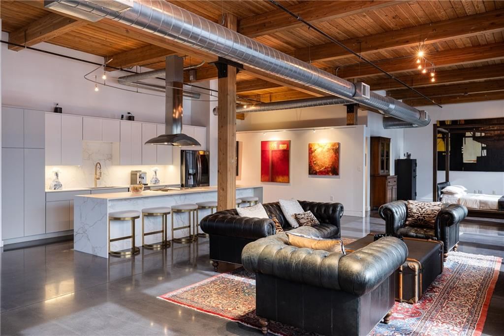 210 W 5th Street — photo 18
