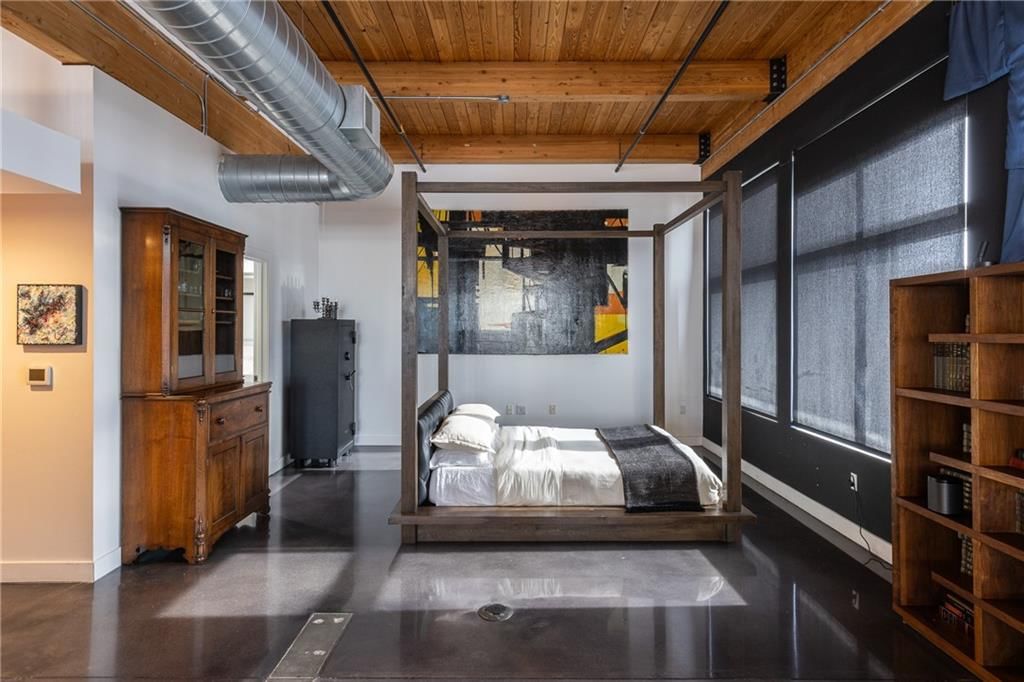 210 W 5th Street — photo 25