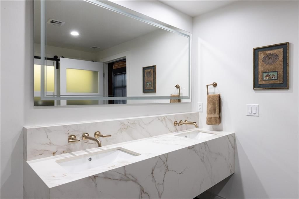210 W 5th Street — photo 30