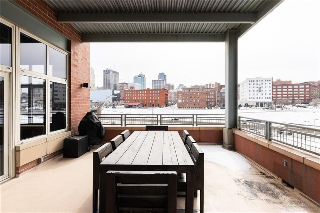 210 W 5th Street — photo 34