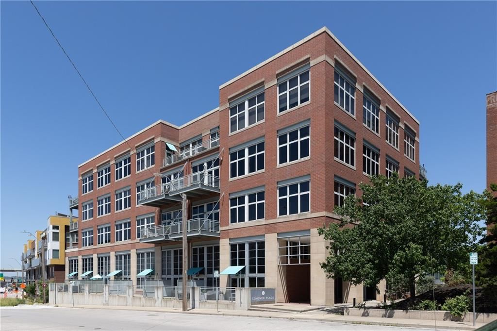 210 W 5th Street — photo 37