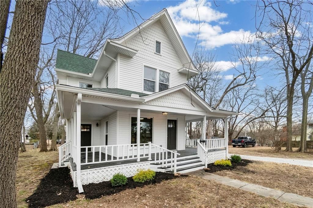 1015 E College Street — photo 2