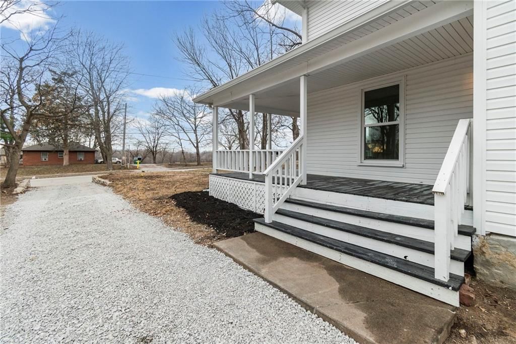 1015 E College Street — photo 4