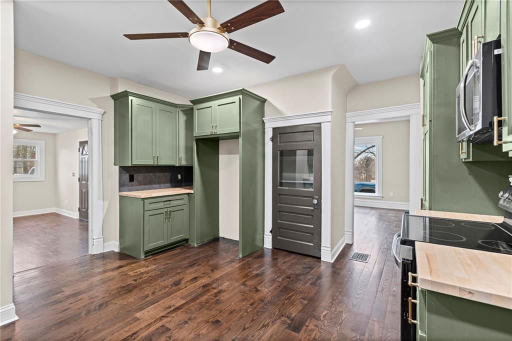 1015 E College Street — photo 10