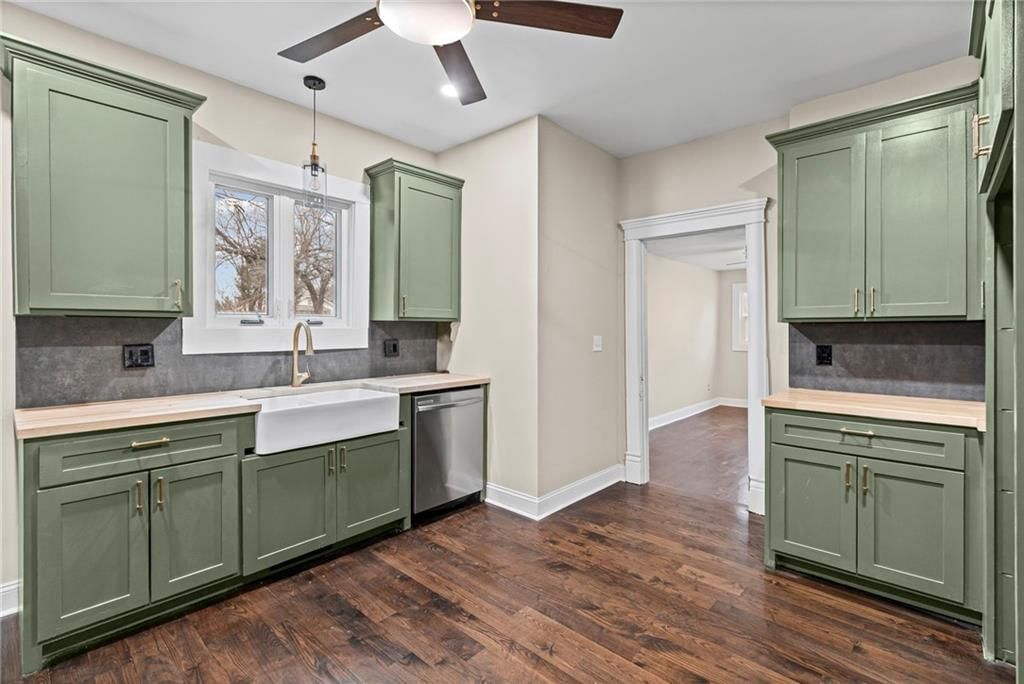 1015 E College Street — photo 11