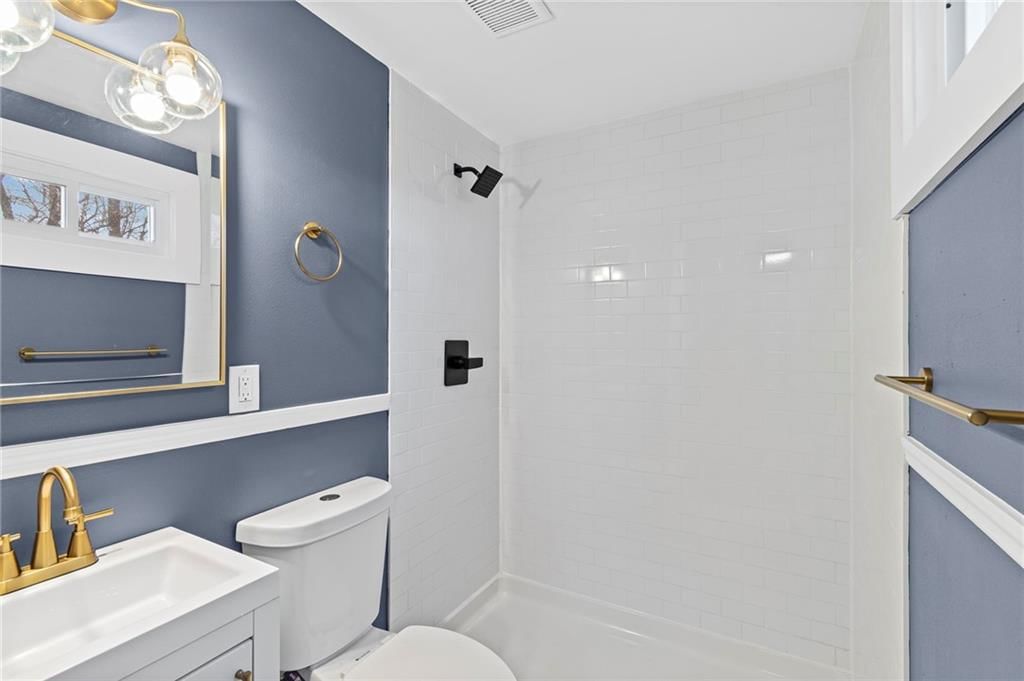 1015 E College Street — photo 12