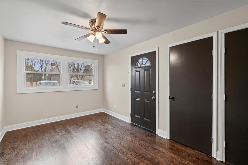 1015 E College Street — photo 14