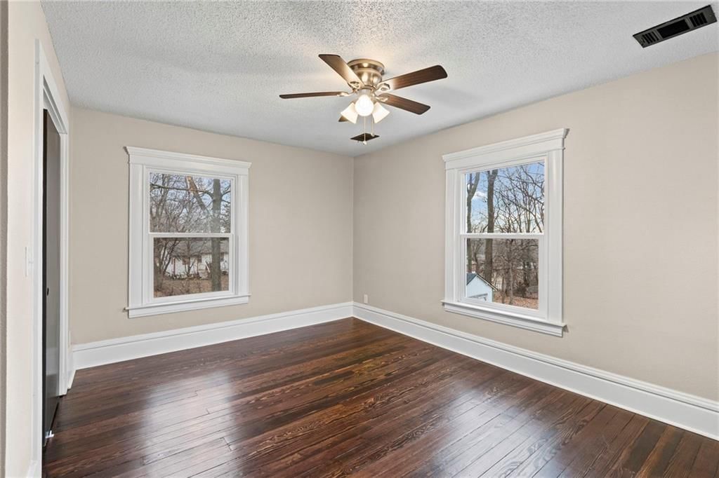1015 E College Street — photo 16