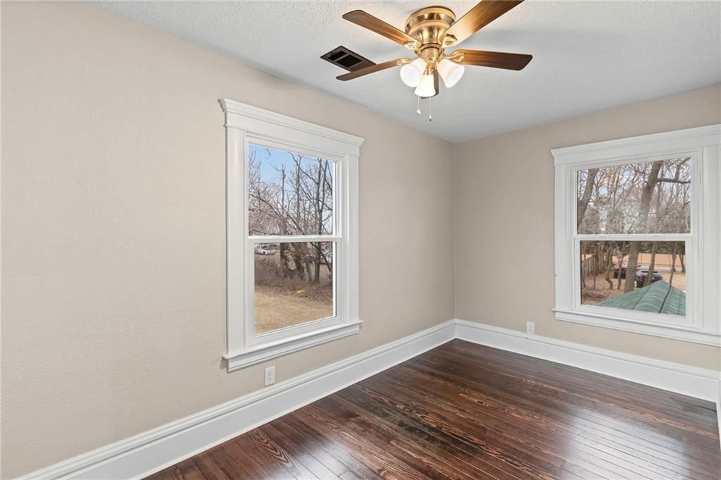 1015 E College Street — photo 18