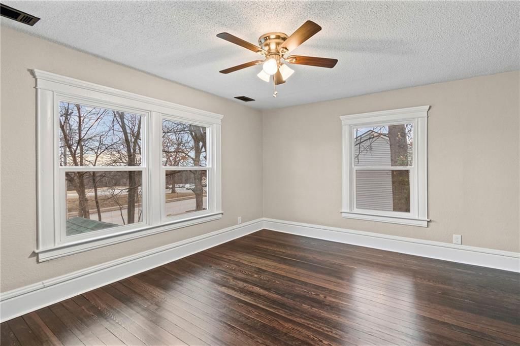 1015 E College Street — photo 19