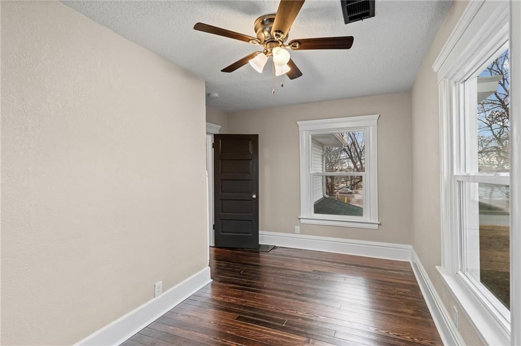 1015 E College Street — photo 20