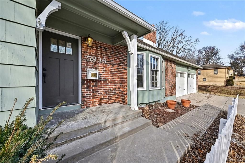 5936 Laurel Avenue — photo 3