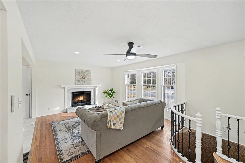 5936 Laurel Avenue — photo 9