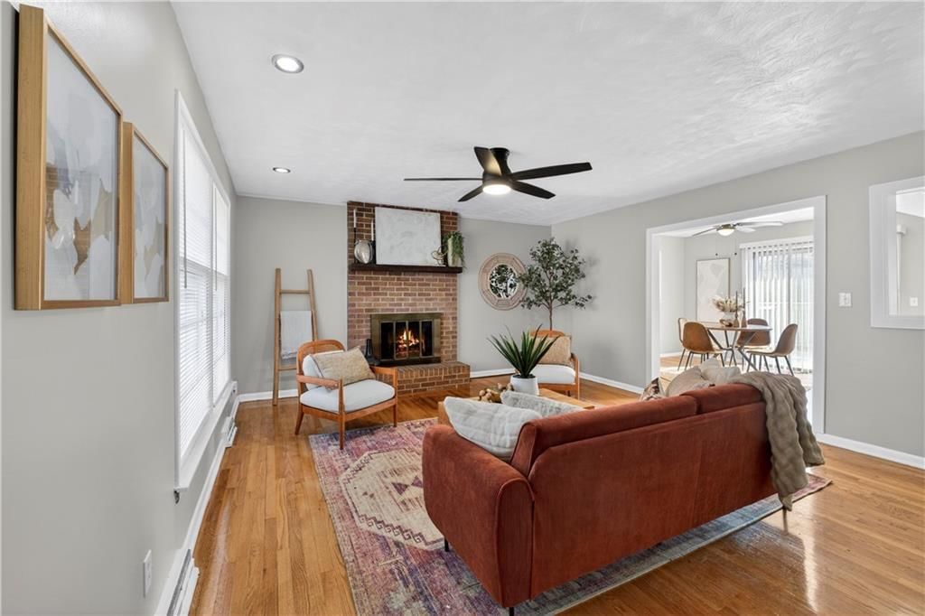 505 E 90th Terrace — photo 3