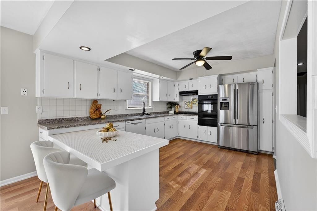 505 E 90th Terrace — photo 9