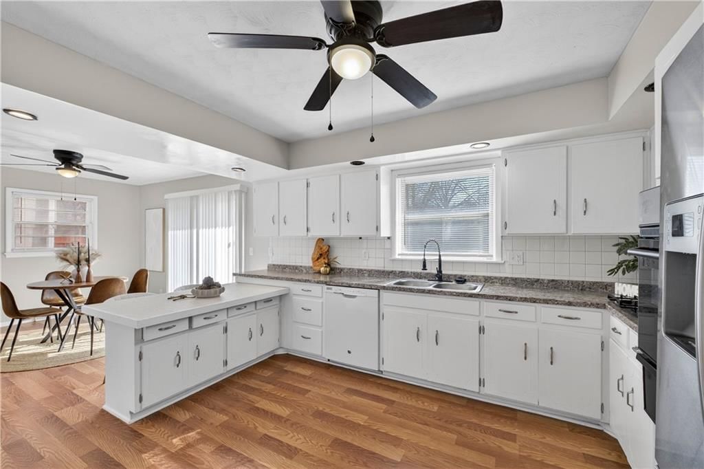 505 E 90th Terrace — photo 11