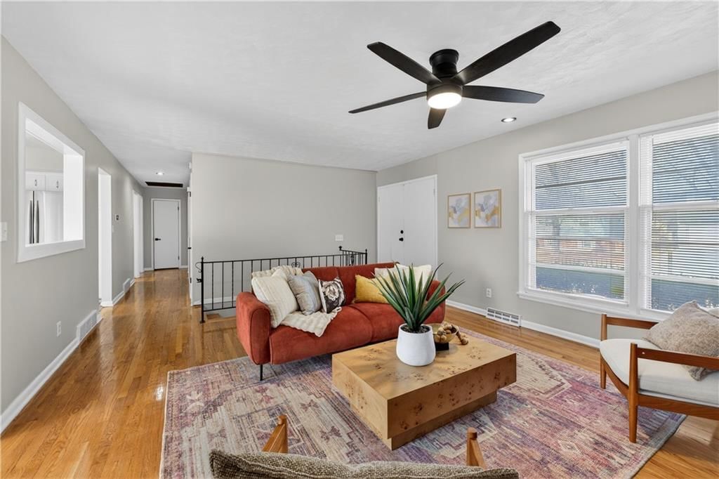 505 E 90th Terrace — photo 14
