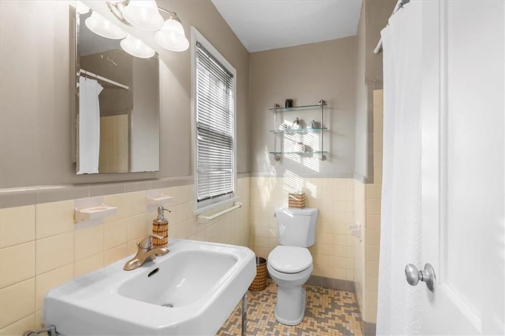 1231 W 70 Terrace — photo 15