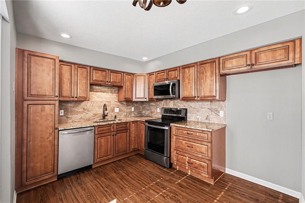 10905 W 115th Street — photo 13