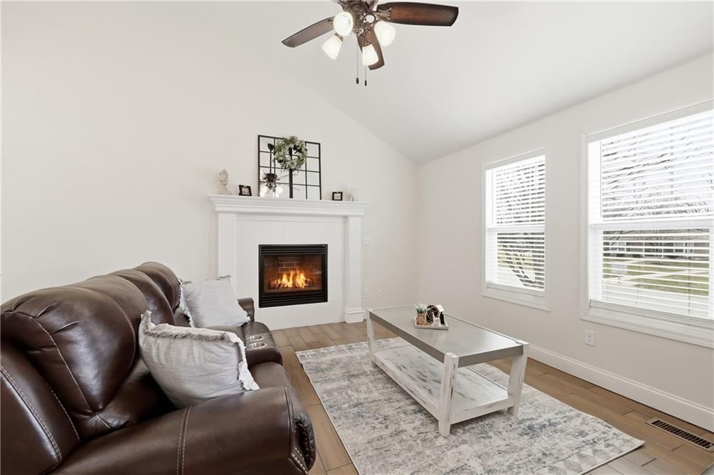 405 S Monroe Street — photo 2