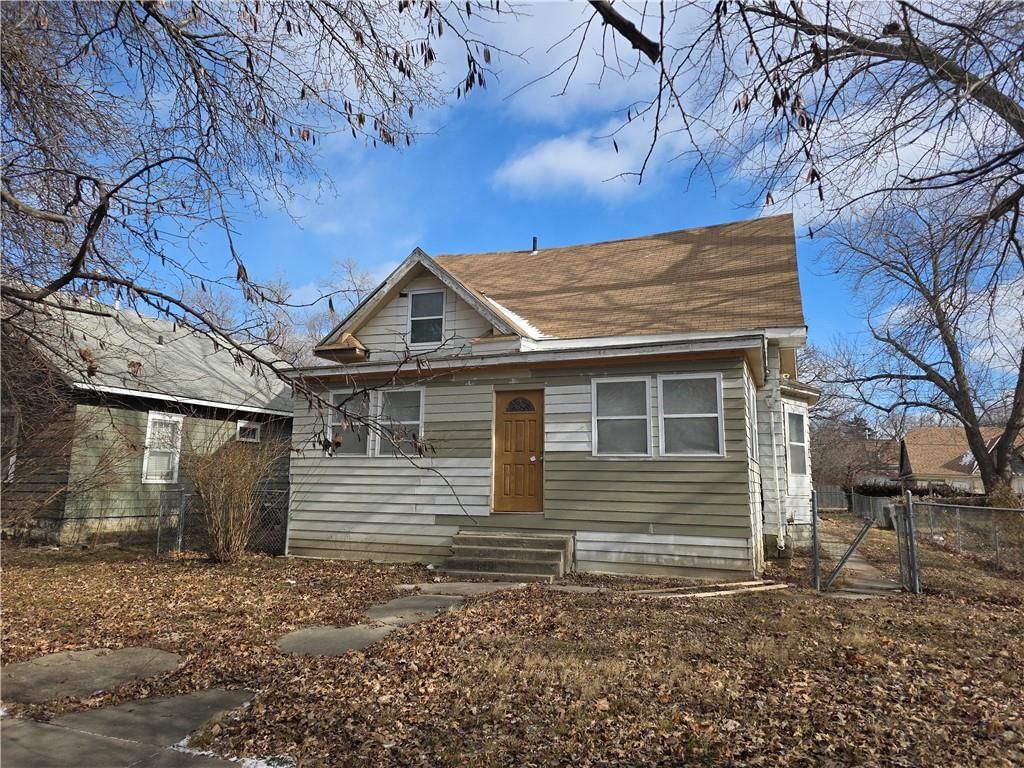 511 S willow Street — photo 1