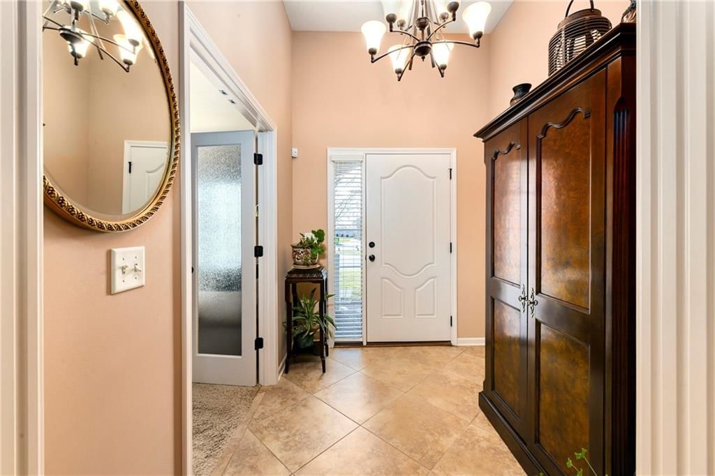 908 SW Olympia Court — photo 3