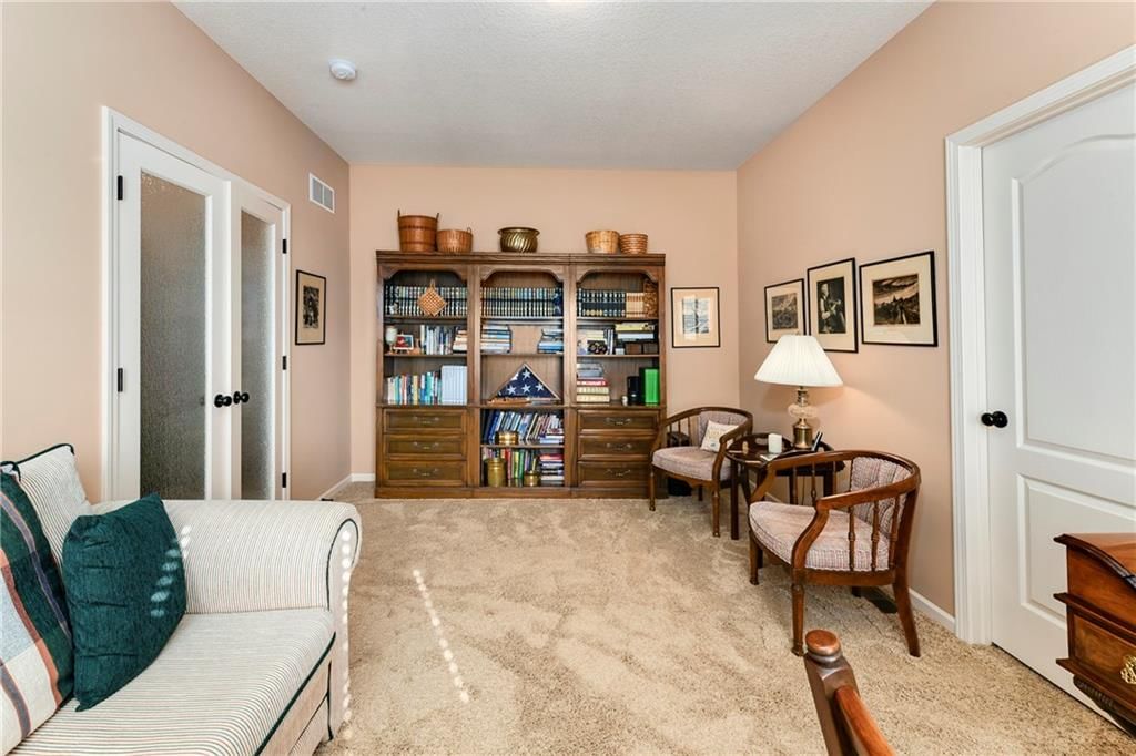 908 SW Olympia Court — photo 5