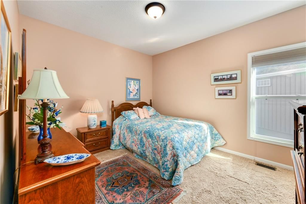908 SW Olympia Court — photo 8