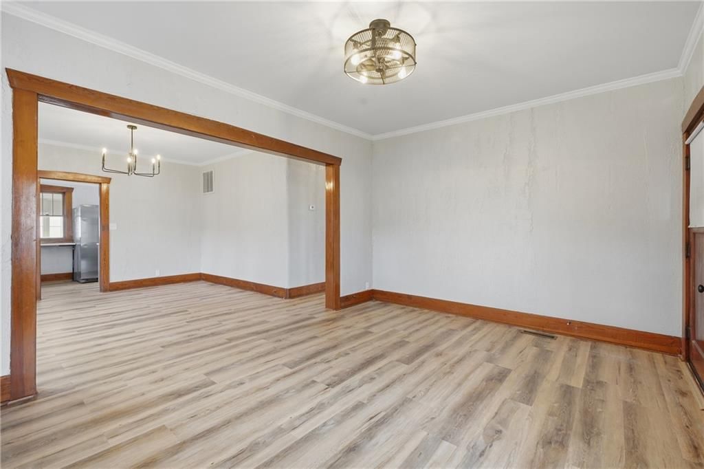 421 Parker Avenue — photo 4