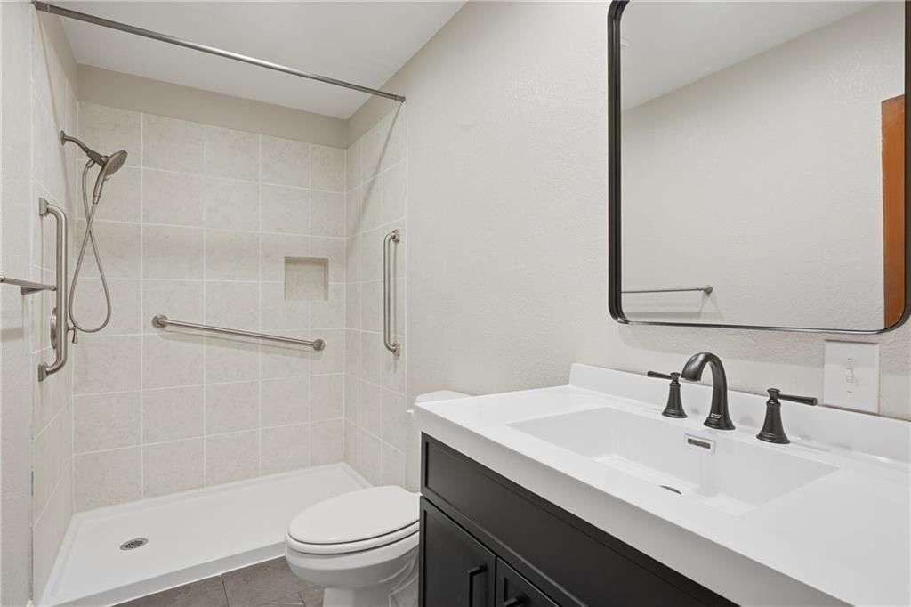 421 Parker Avenue — photo 9