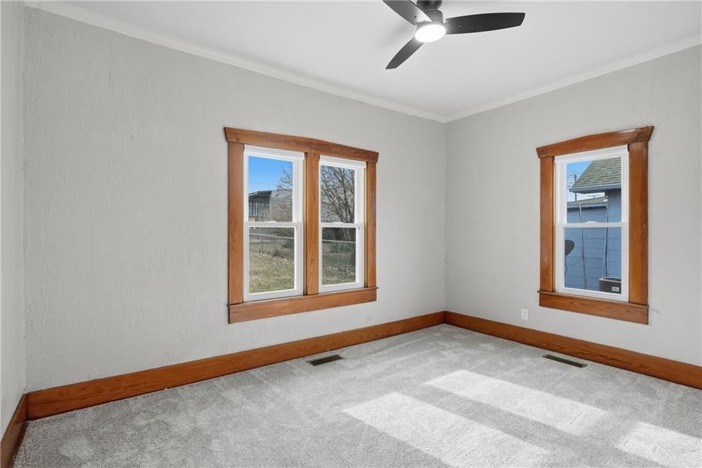 421 Parker Avenue — photo 10