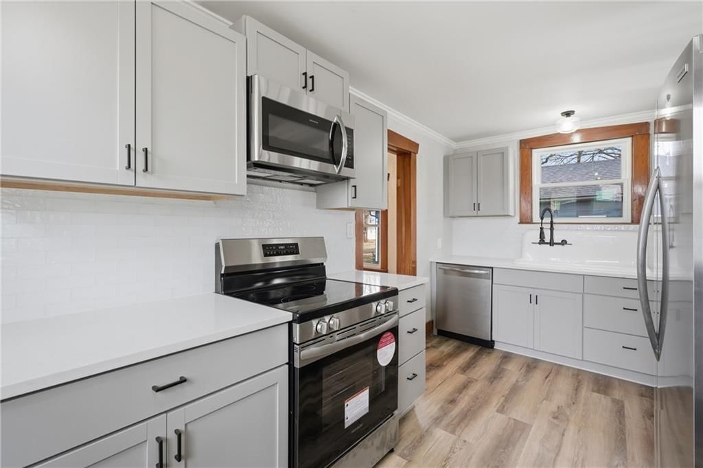 421 Parker Avenue — photo 13