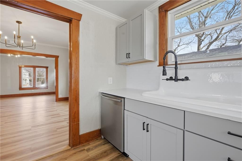 421 Parker Avenue — photo 14
