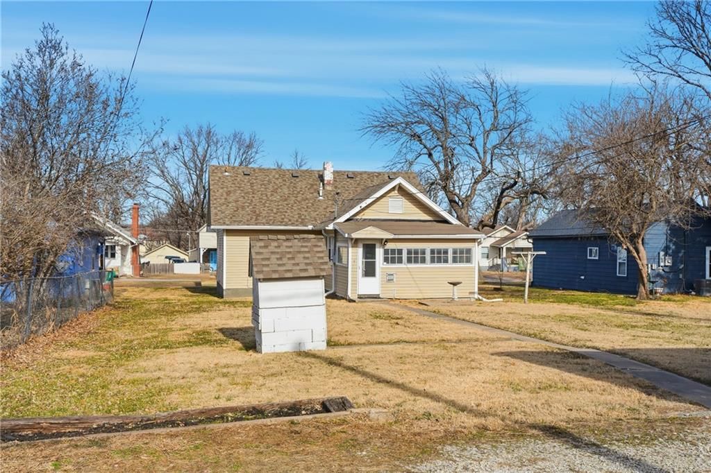 421 Parker Avenue — photo 19