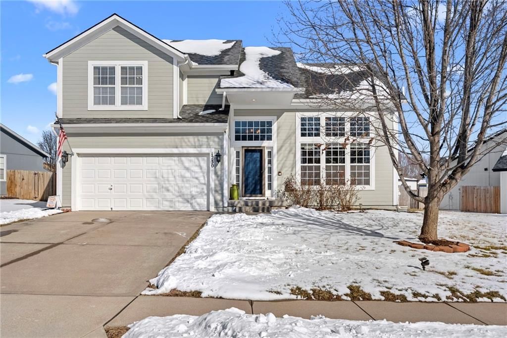 1230 Starbrooke Drive, Louisburg, KS