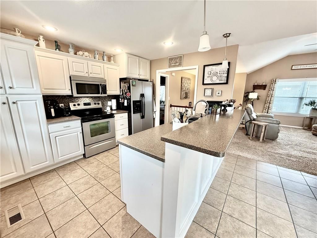 202 S CHARLES Street — photo 13